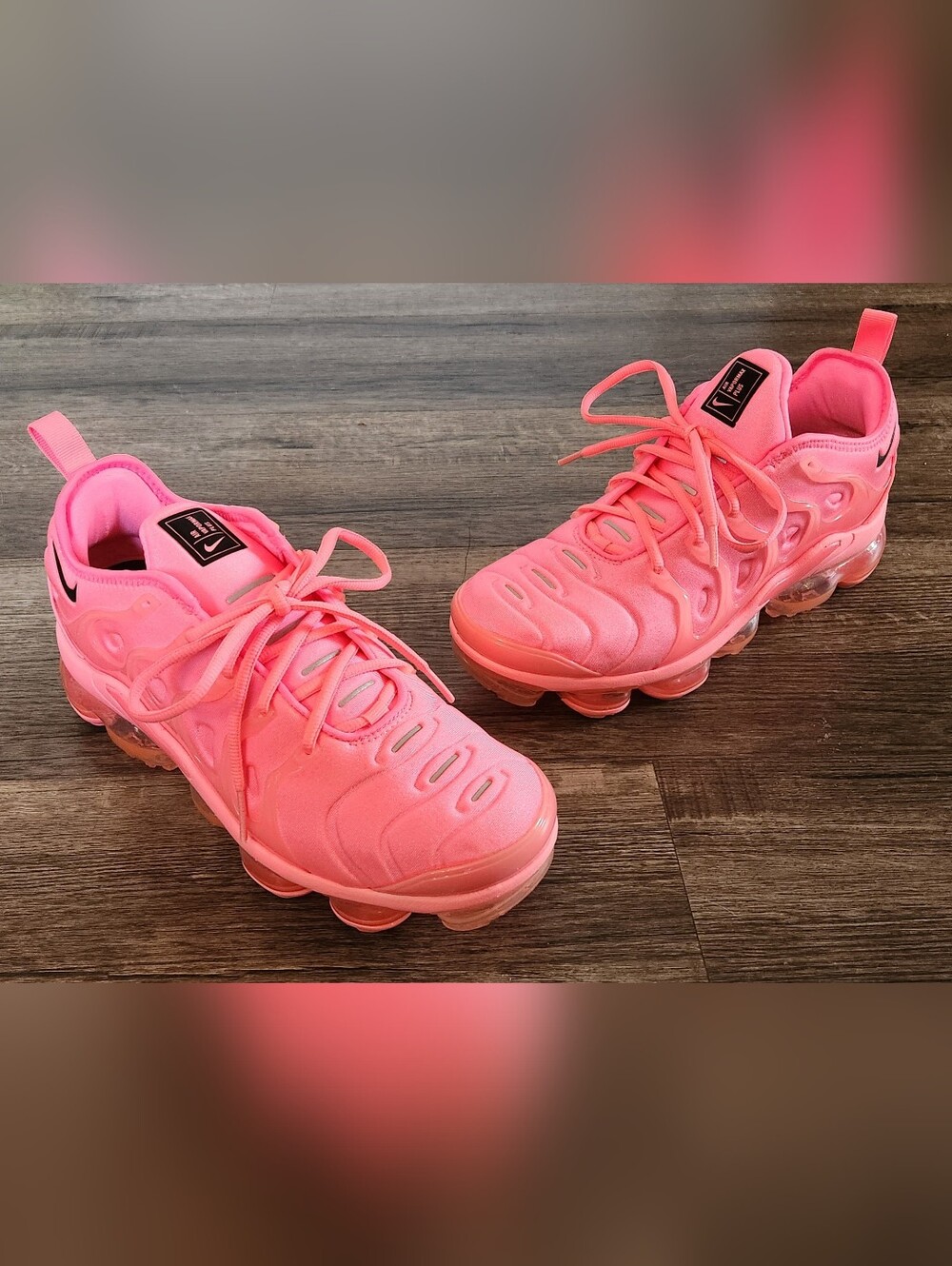 **LIKE NEW** Nike Air VaporMax Vapor Max Plus Sz 9 Vibrant Neon Bubblegum Pink